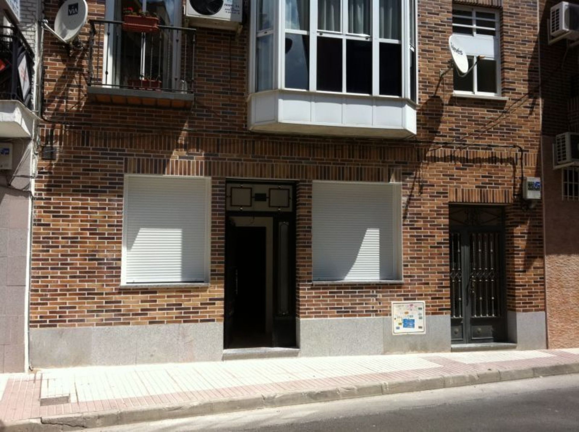 Cambio de uso de local a 2 viviendas en Fuenlabrada