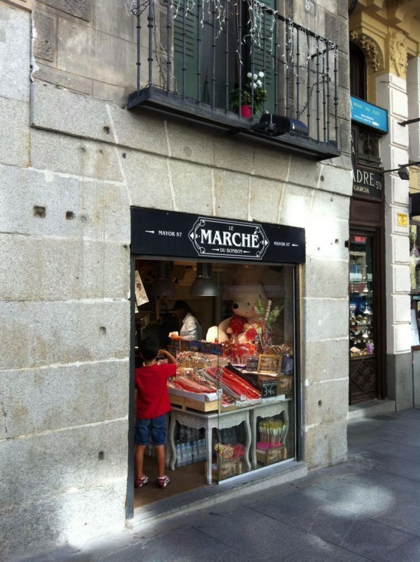 Proyecto de reforma y apertura de tienda de chuches en C/ Mayor 57 Madrid
