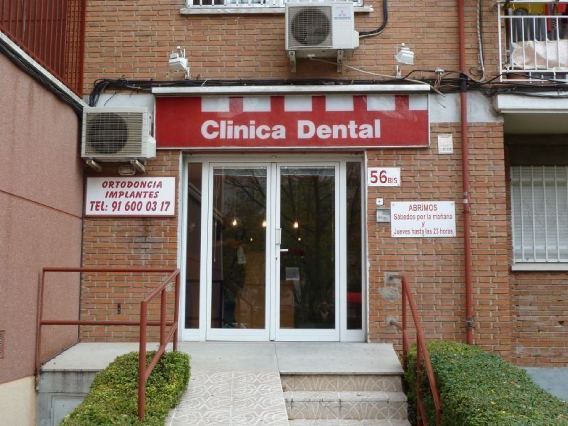 Proyecto de reforma de fachada de clínica dental en Fuenlabrada